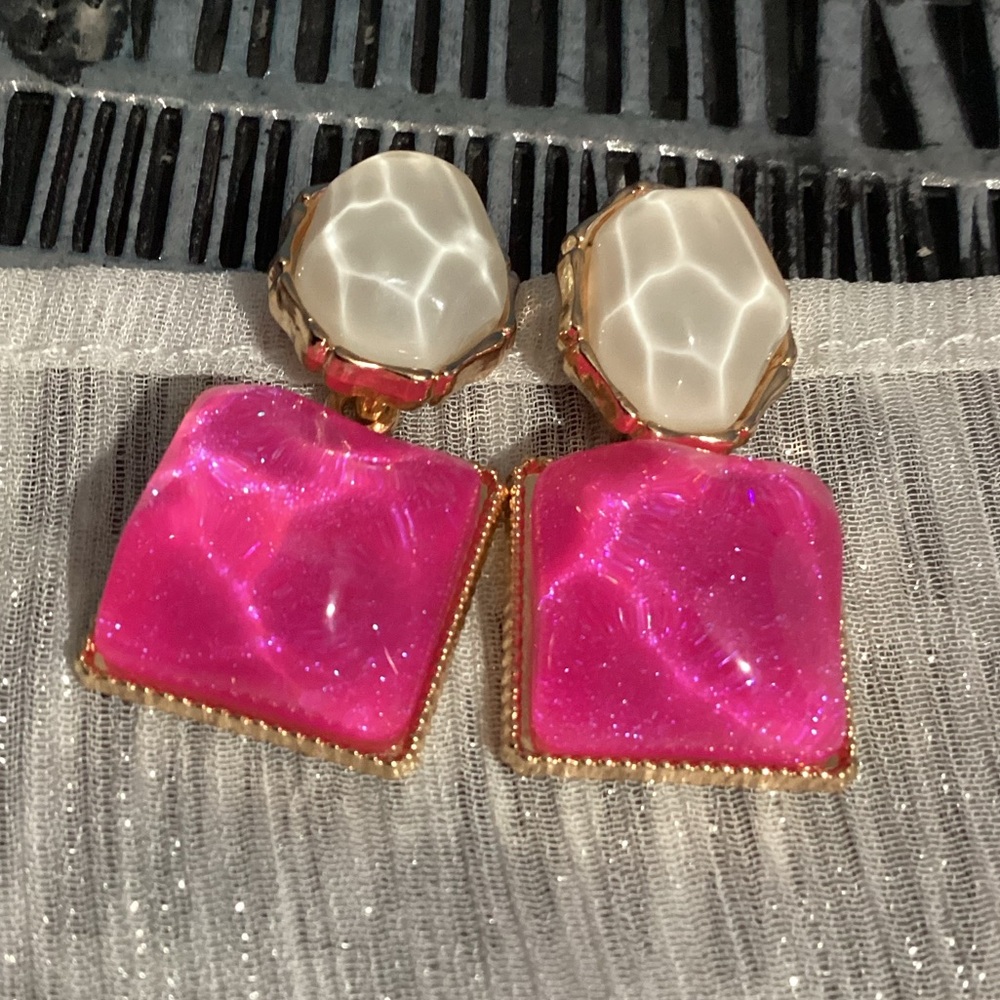 💗 Pink Glittery & White Translucent Geometric Resin Drop Water Ripple Ea…